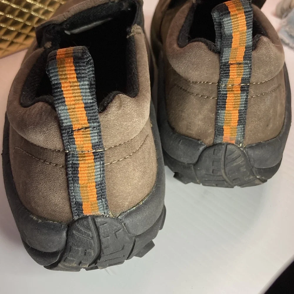 Men’s‎ 8 Merrell brown chukka slip ons. Rugged sole. Box 16